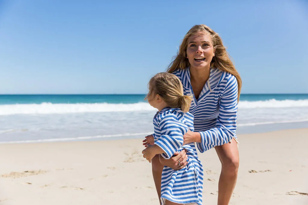 AMALFI Kids Hooded Towel: Royal Blue/White