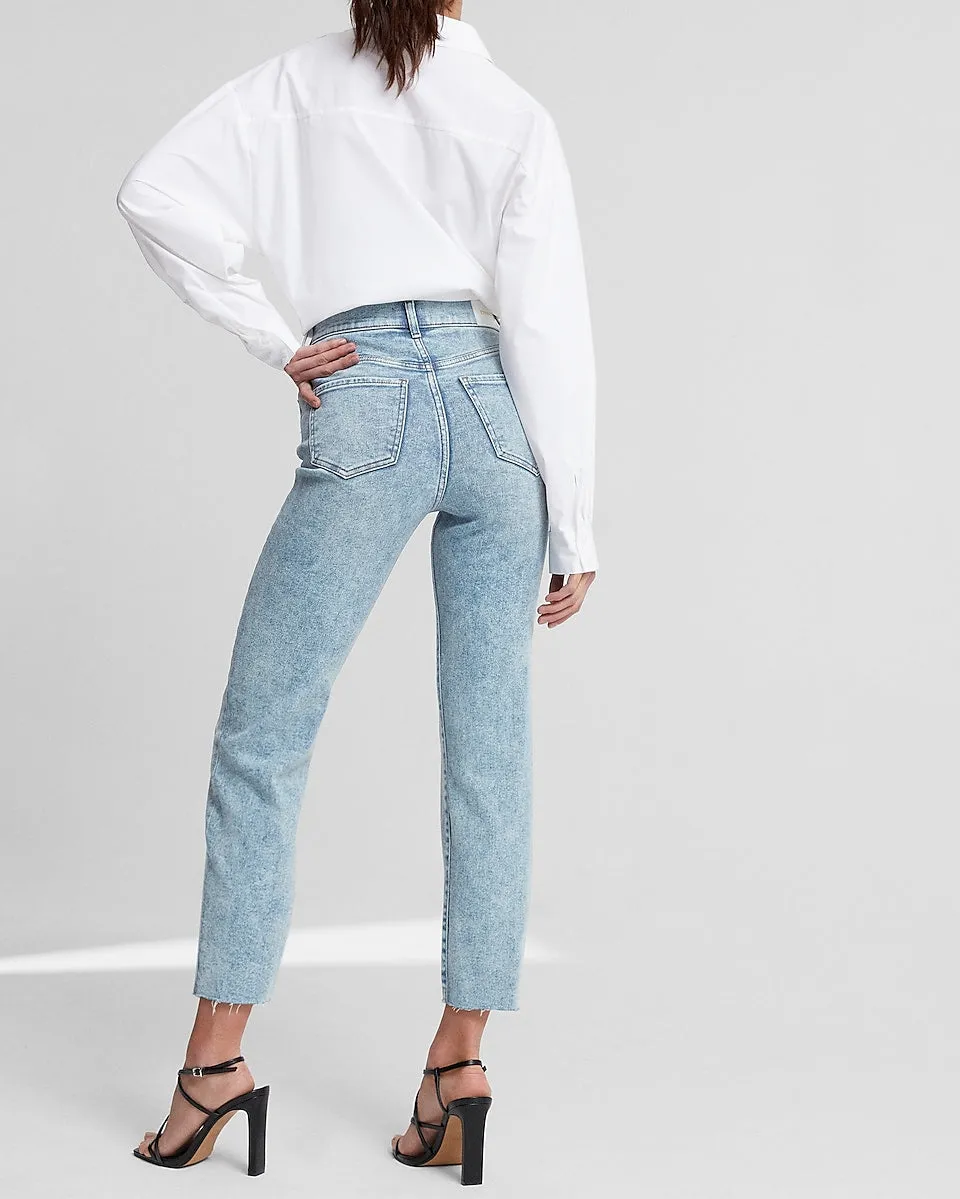 Conscious Edit Super High Waisted Raw Hem Mom Jeans in Medium Wash